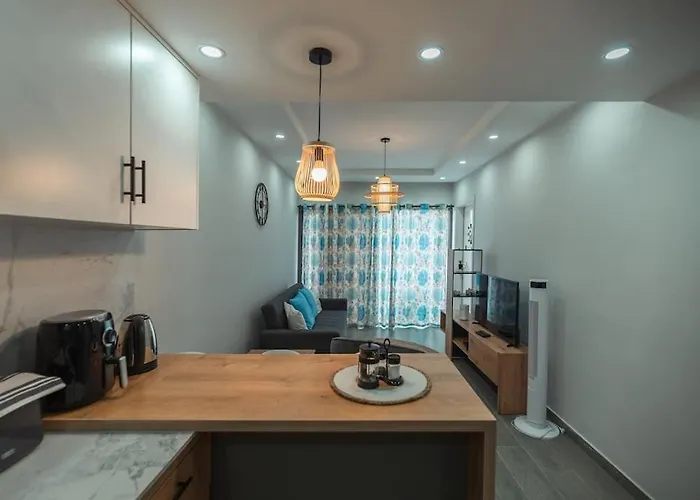 Stylish 2-Bedroom Apt, 4Min Walk To Beach - Rc7