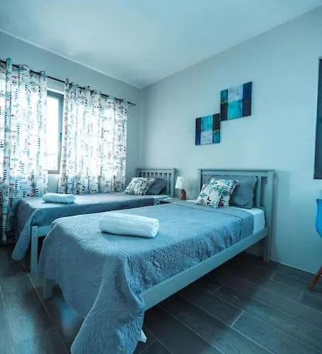 Stylish 2-Bedroom Apt, 4Min Walk To Beach - Rc7