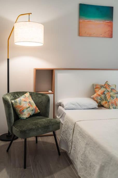 Stylish 2-bedroom Apt, 4min Walk To - Rc7 Flic-en-Flacq