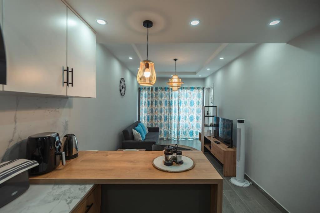 Stylish 2-bedroom Apt, 4min Walk To - Rc7 Appartement Flic-en-Flacq