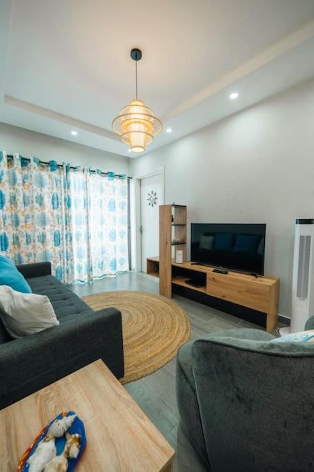 Stylish 2-bedroom Apt, 4min Walk To - Rc7 * Flic-en-Flacq