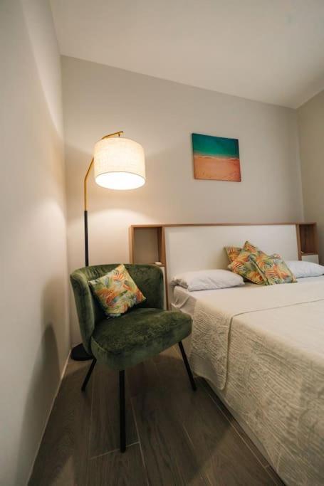 Stylish 2-bedroom Apt, 4min Walk To - Rc7