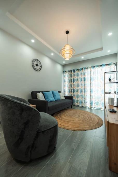Stylish 2-bedroom Apt, 4min Walk To - Rc7 Appartement