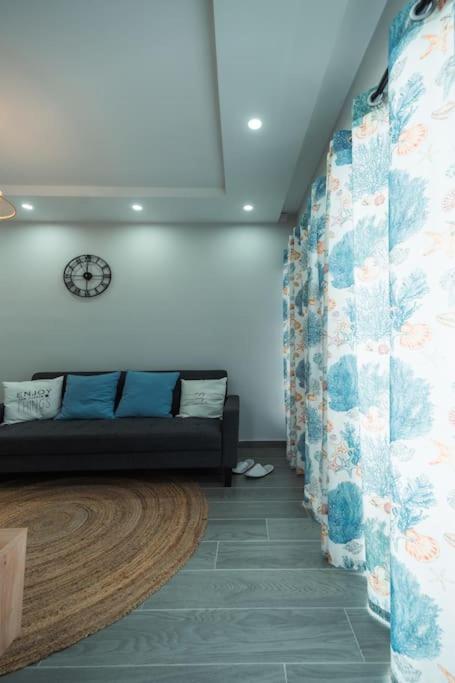 Stylish 2-bedroom Apt, 4min Walk To - Rc7 Flic-en-Flacq