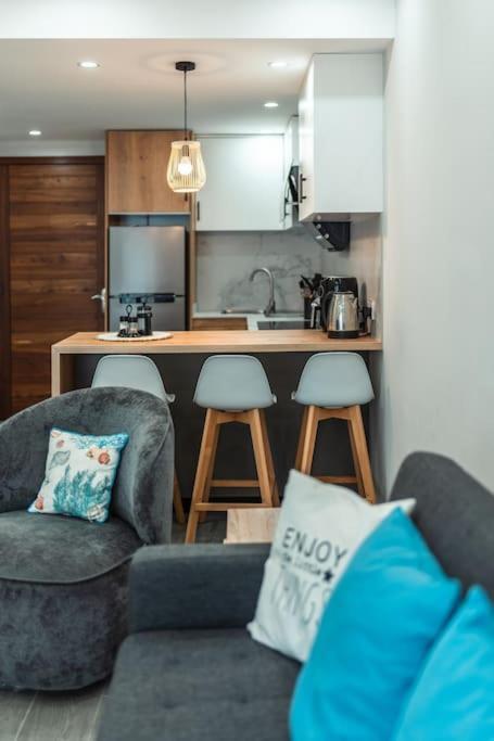 Stylish 2-bedroom Apt, 4min Walk To - Rc7 Flic-en-Flacq