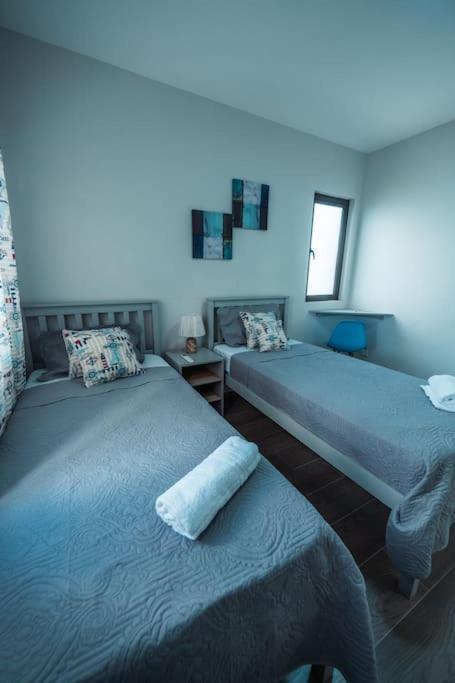 Stylish 2-bedroom Apt, 4min Walk To - Rc7 * Flic-en-Flacq